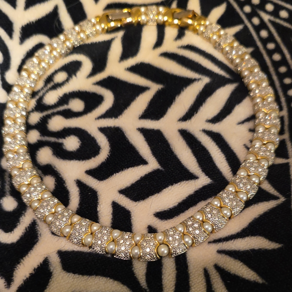 Elegant Gold and Silver Pearl Necklace